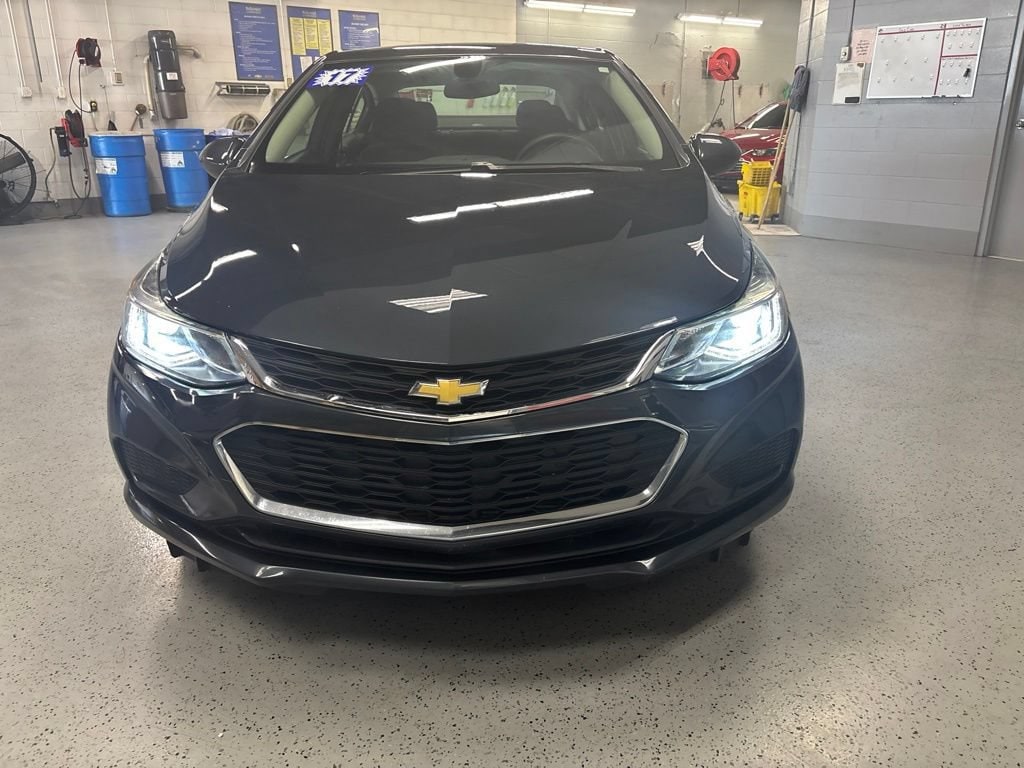 Used 2017 Chevrolet Cruze LT with VIN 1G1BE5SM8H7233319 for sale in Nappanee, IN