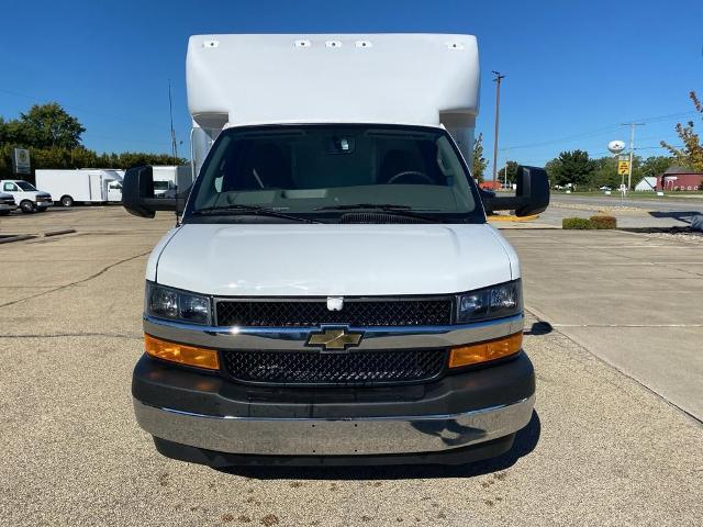 2024 Chevrolet Express Cutaway 3500 photo 2