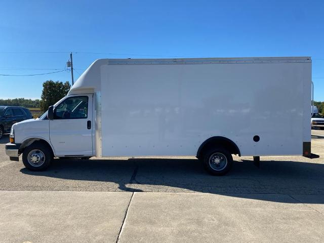 2024 Chevrolet Express Cutaway 3500 photo 4