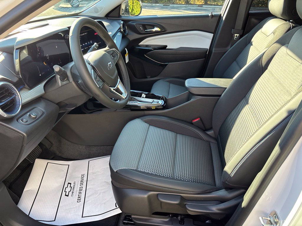 2026 Chevrolet Trax LT - Photo 9
