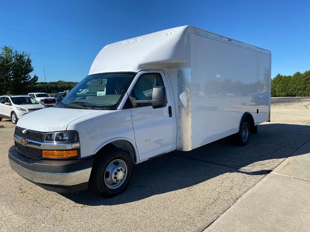 2024 Chevrolet Express Cutaway 3500 photo 3