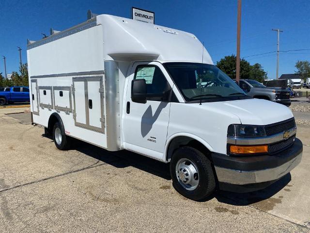 2024 Chevrolet Express Cutaway Base's photo