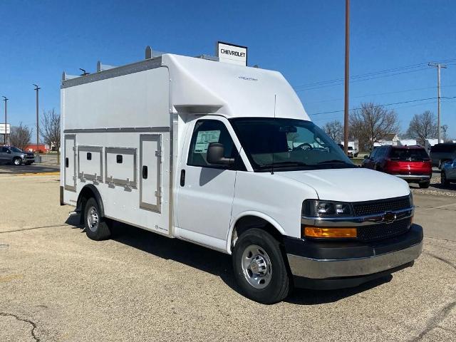 2025 Chevrolet Express Cutaway Base's photo