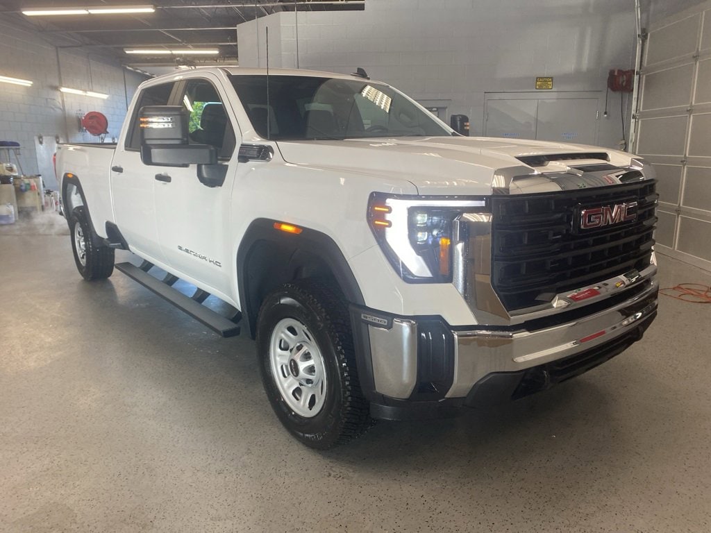 2025 GMC Sierra 3500HD Pro's photo