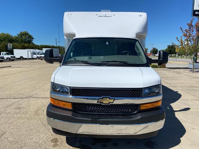 2024 Chevrolet Express Cutaway 3500 photo 2