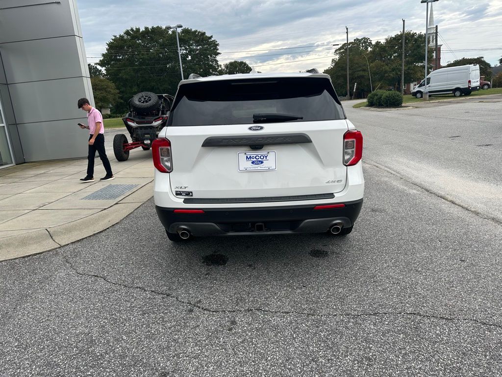 2022 Ford Explorer XLT photo 2
