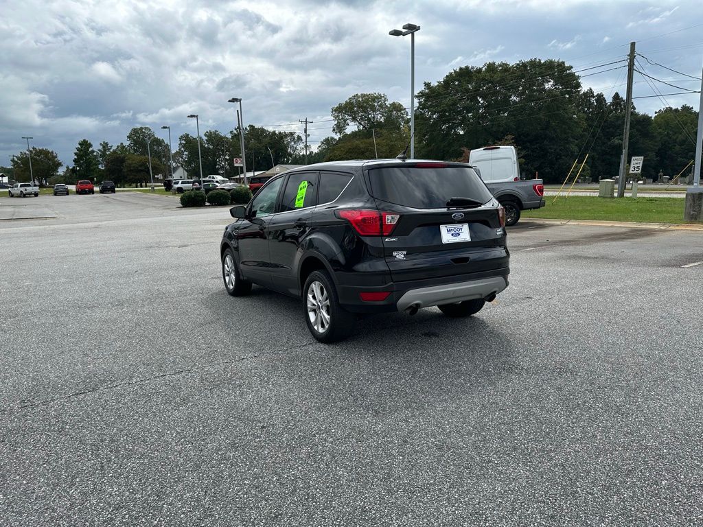 2019 Ford Escape SE photo 2