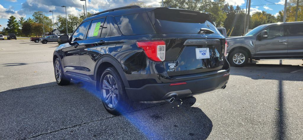 2022 Ford Explorer XLT photo 2