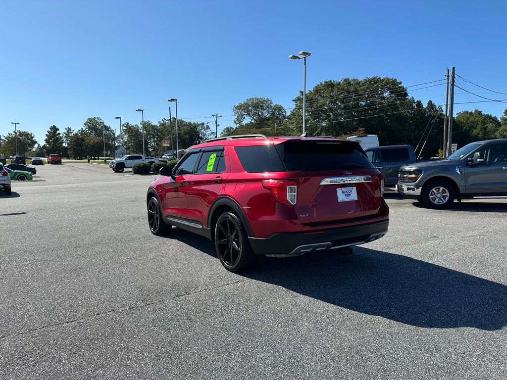 2022 Ford Explorer XLT photo 2
