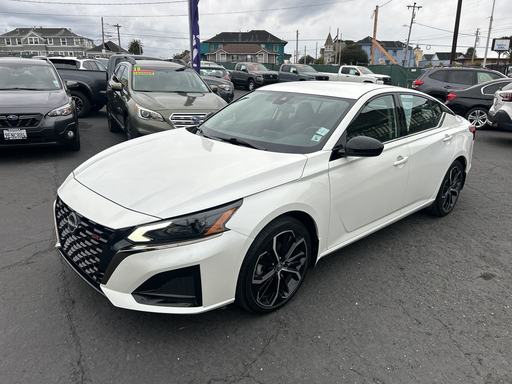 2024 Nissan Altima SR's photo