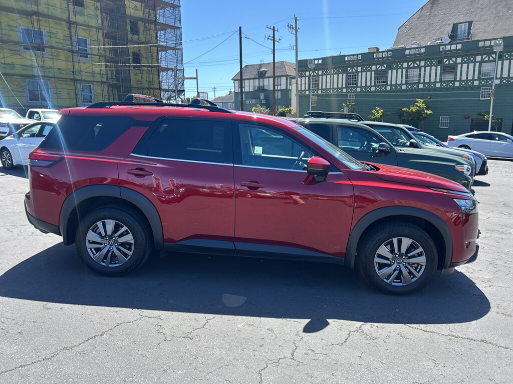 Used 2024 Nissan Pathfinder SV SUV