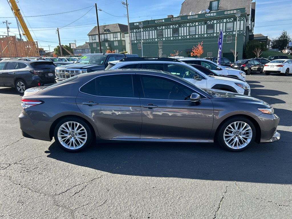 2018 Toyota Camry XLE photo 4