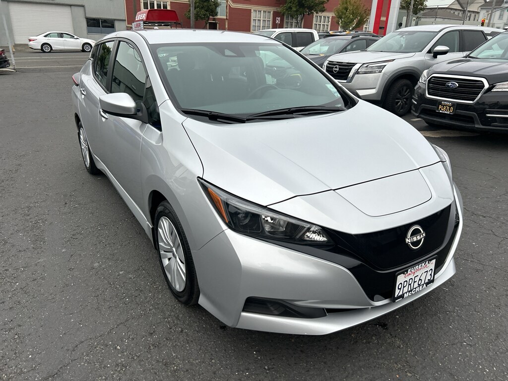 2025 Nissan Leaf S photo 2