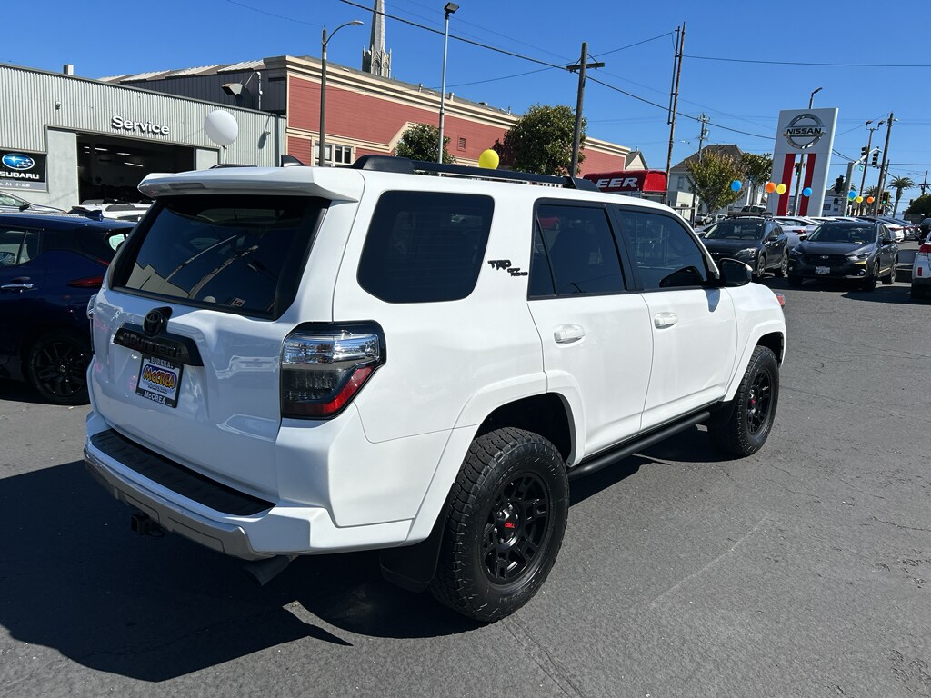2023 Toyota 4Runner TRD photo 2