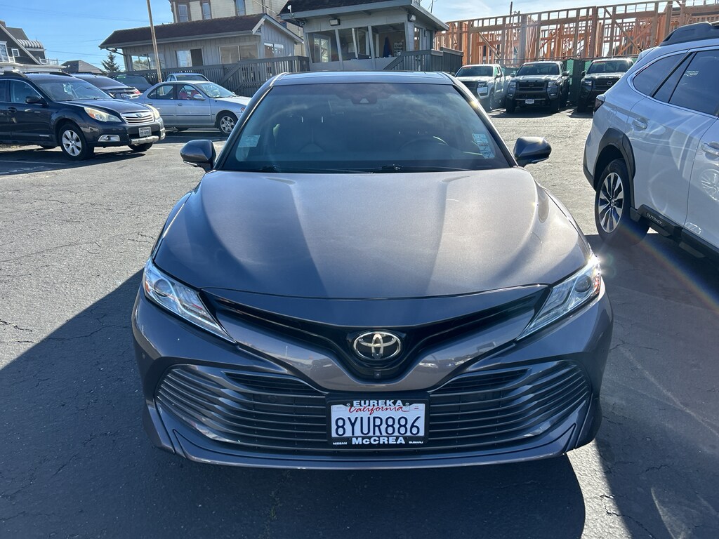 2018 Toyota Camry XLE photo 2
