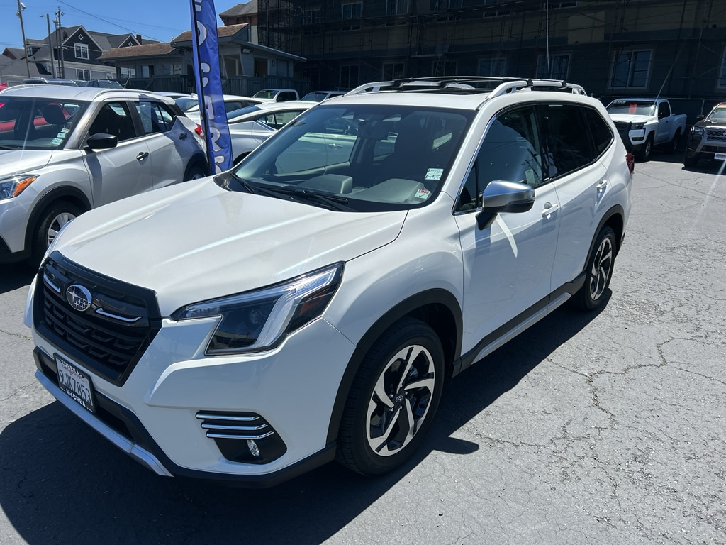 2023 Subaru Forester Touring's photo