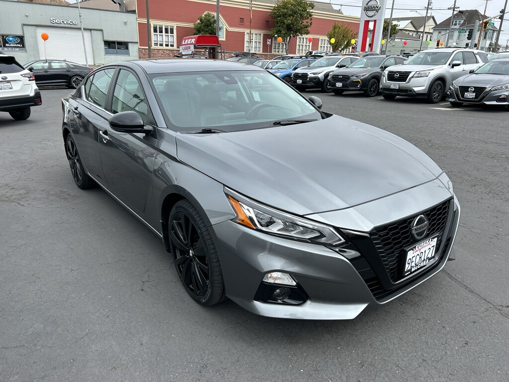 2022 Nissan Altima 2.5 SR photo 3