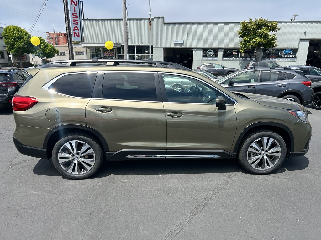2022 Subaru Ascent Limited photo 4