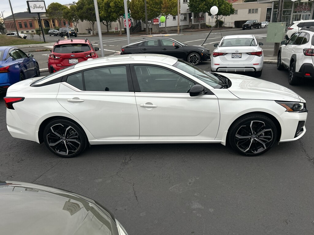 2024 Nissan Altima 2.5 SR photo 4