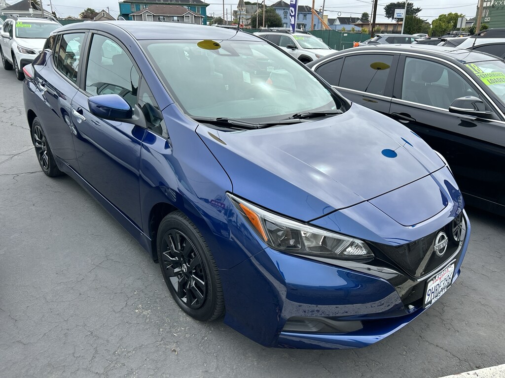 2023 Nissan Leaf S photo 3