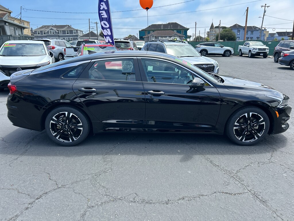 2024 Kia K5 GT-Line photo 4