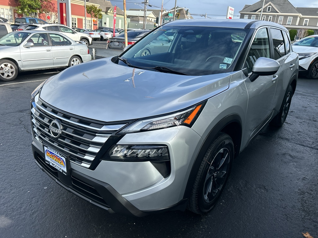 2024 Nissan Rogue SV's photo