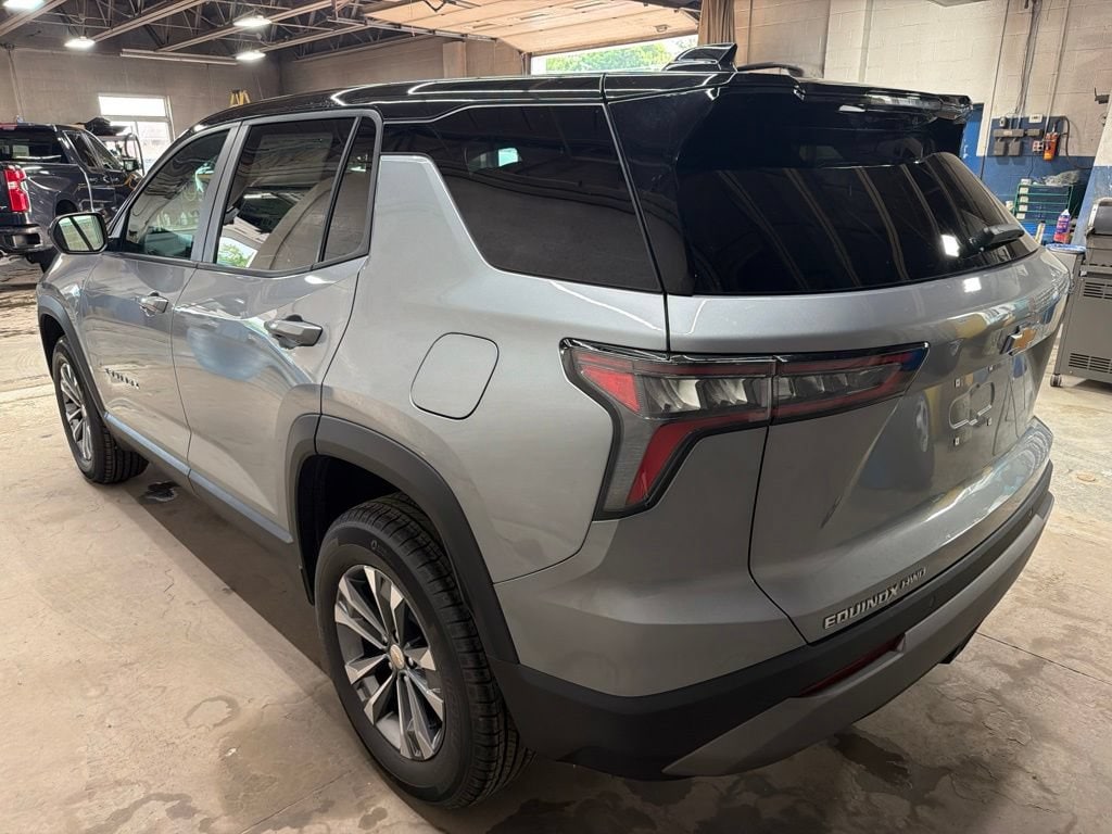 2027 Chevrolet Equinox LT - Photo 5