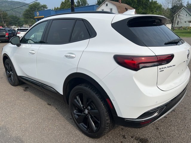 2022 Buick Envision Essence photo 3