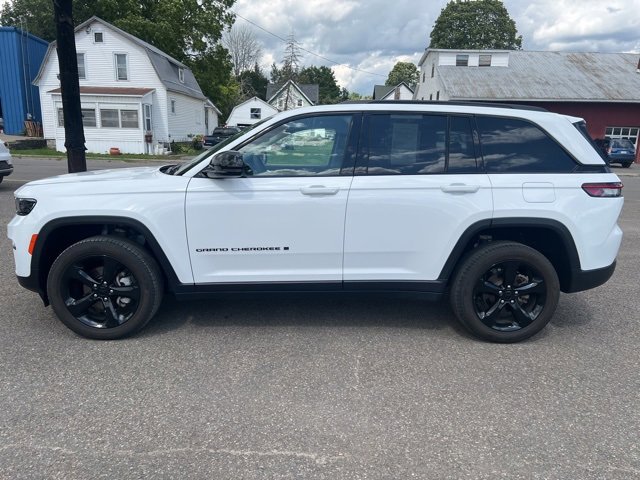 2023 Jeep Grand Cherokee Limited photo 2