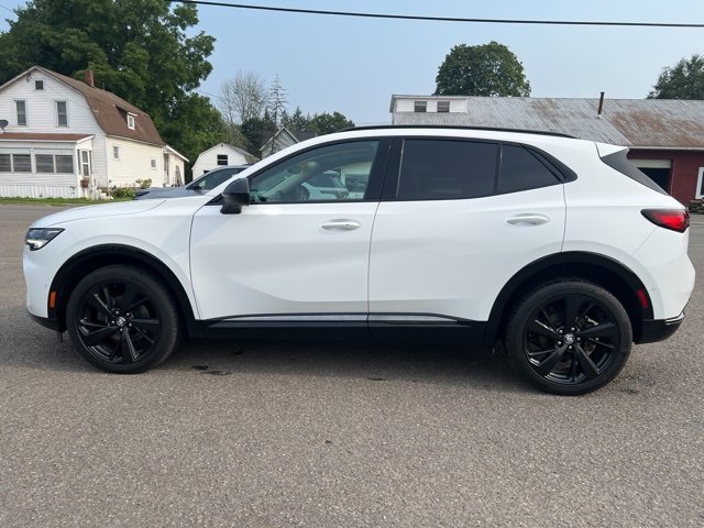 2022 Buick Envision Essence photo 2