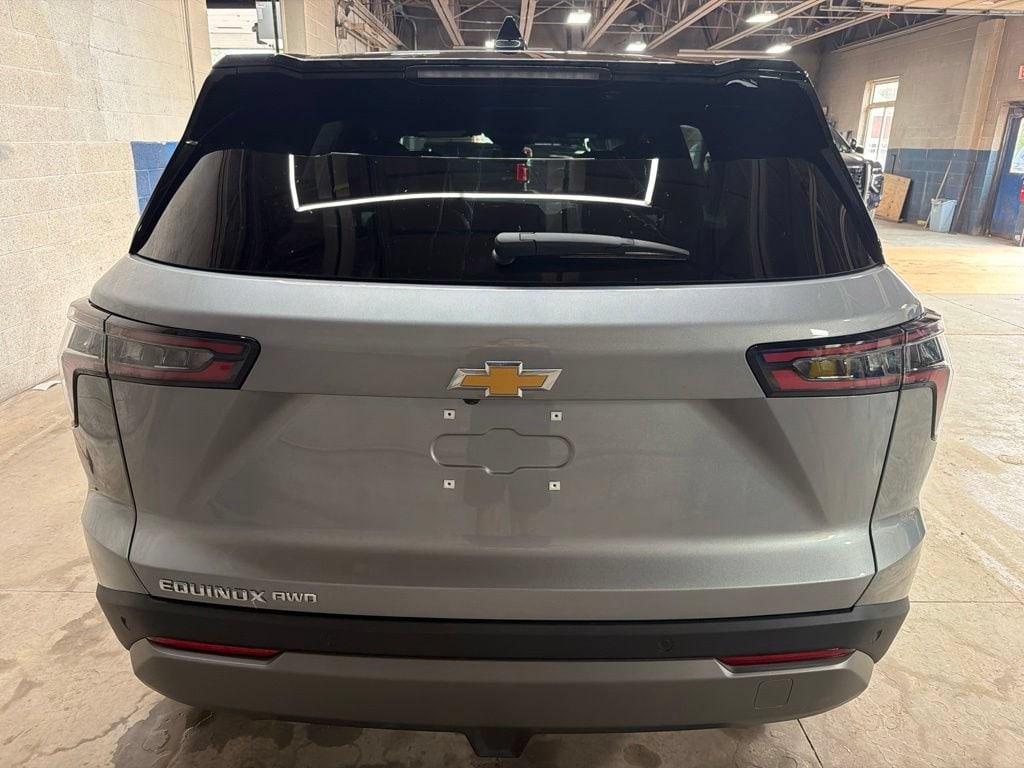 2027 Chevrolet Equinox LT - Photo 6