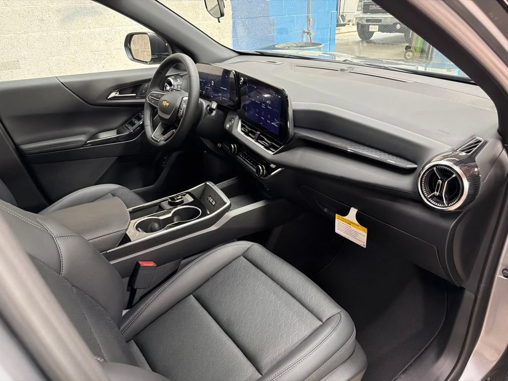 2027 Chevrolet Equinox LT - Photo 22