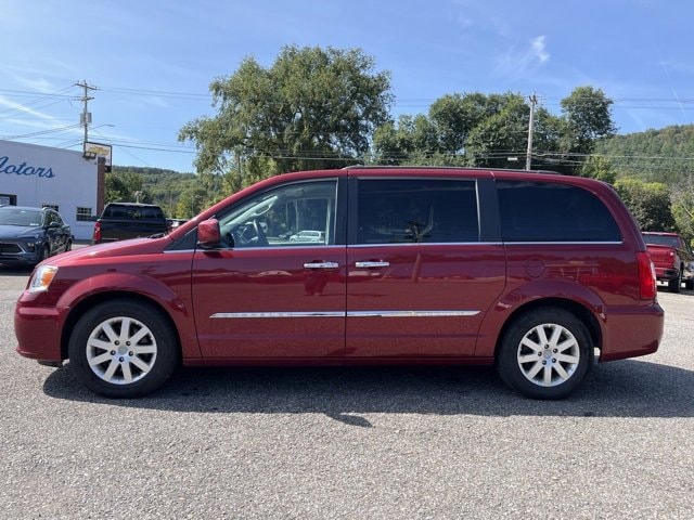 Used 2015 Chrysler Town & Country Touring with VIN 2C4RC1BG5FR755268 for sale in Norwich, NY