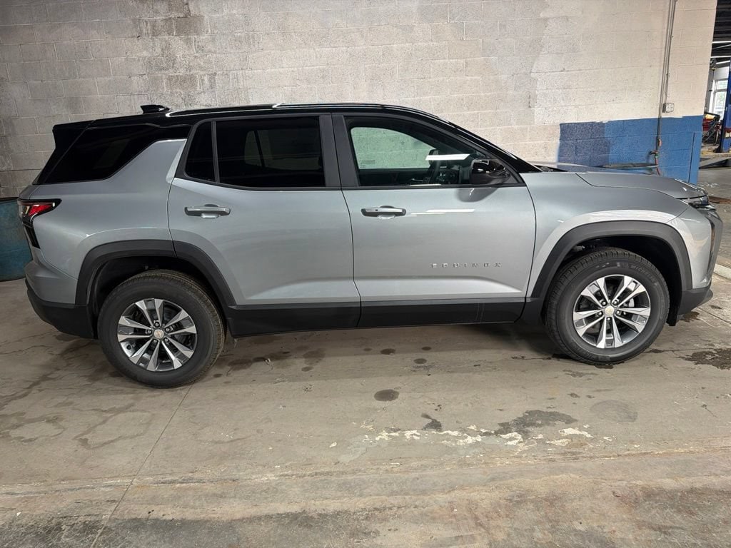 2027 Chevrolet Equinox LT - Photo 8