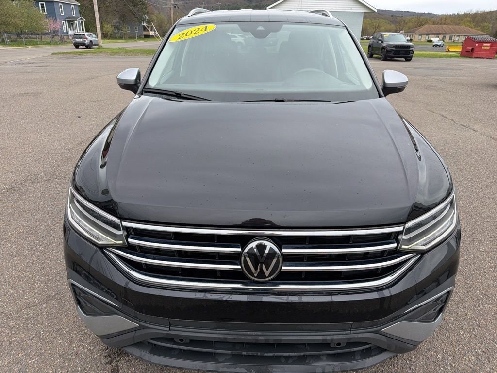 Used 2024 Volkswagen Tiguan SE