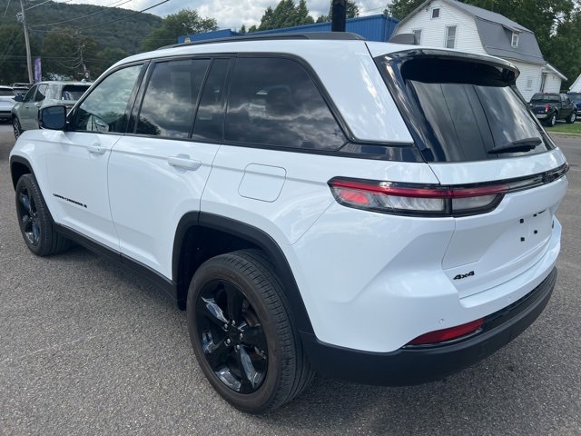 2023 Jeep Grand Cherokee Limited photo 3