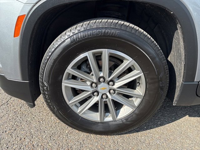 2023 Chevrolet Traverse Cloth photo 2