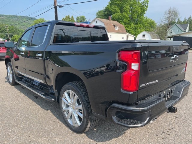 2022 Chevrolet Silverado 1500 High Country photo 2