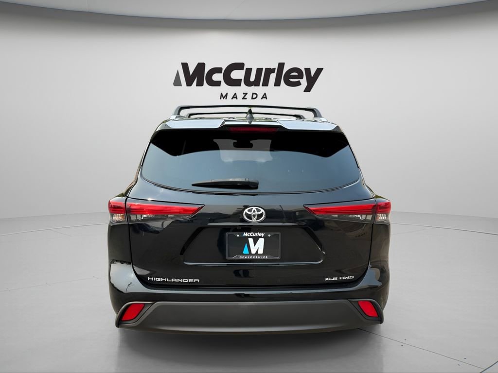 2022 Toyota Highlander XLE photo 3