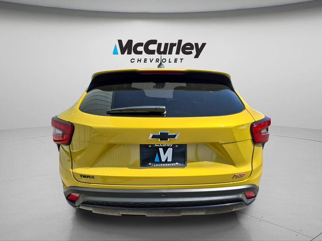 2025 Chevrolet Trax photo 2