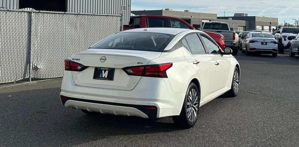 2023 Nissan Altima 2.5 SV photo 2