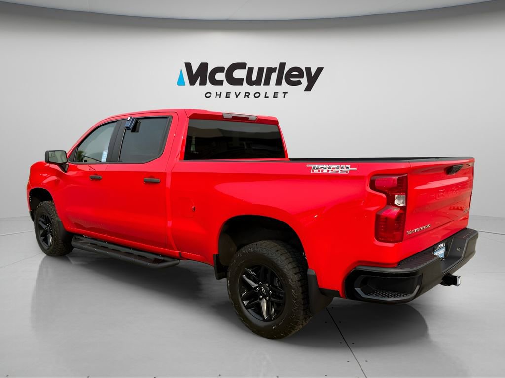 2024 Chevrolet Silverado 1500 Custom Trail Boss photo 3