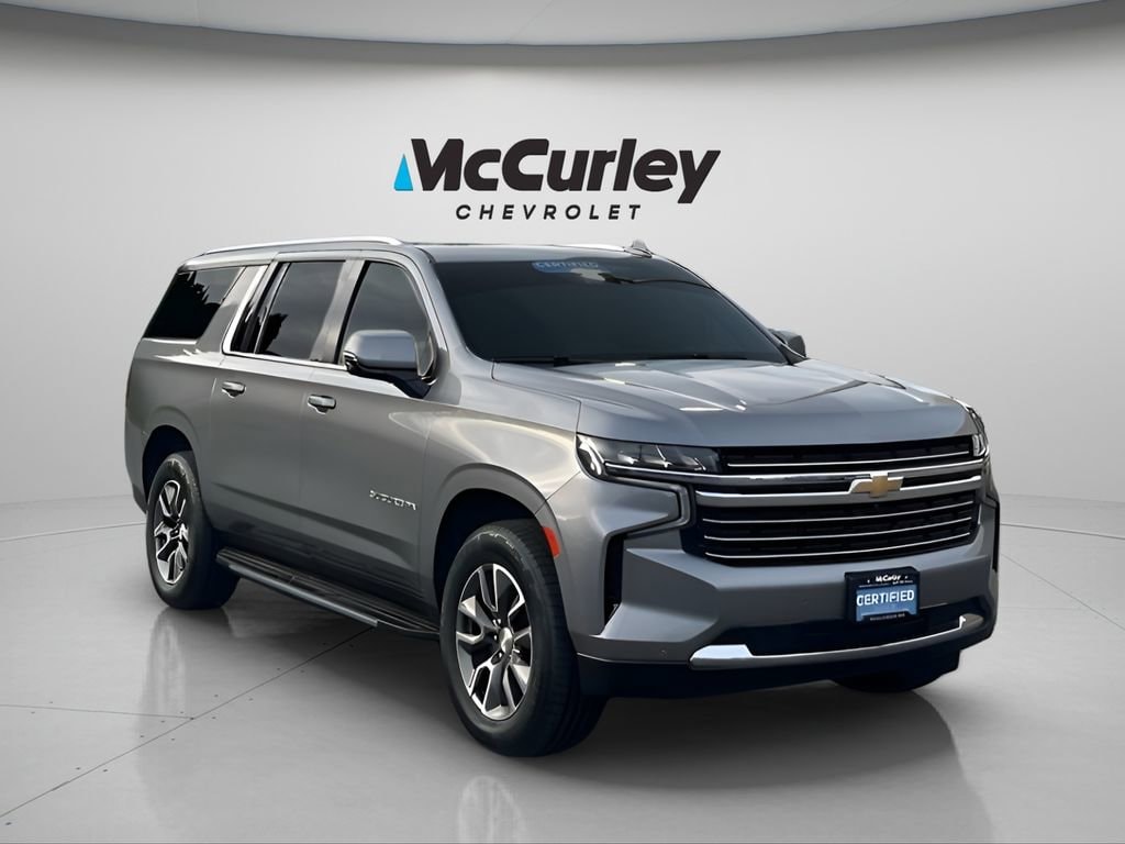 2022 Chevrolet Suburban LT's photo