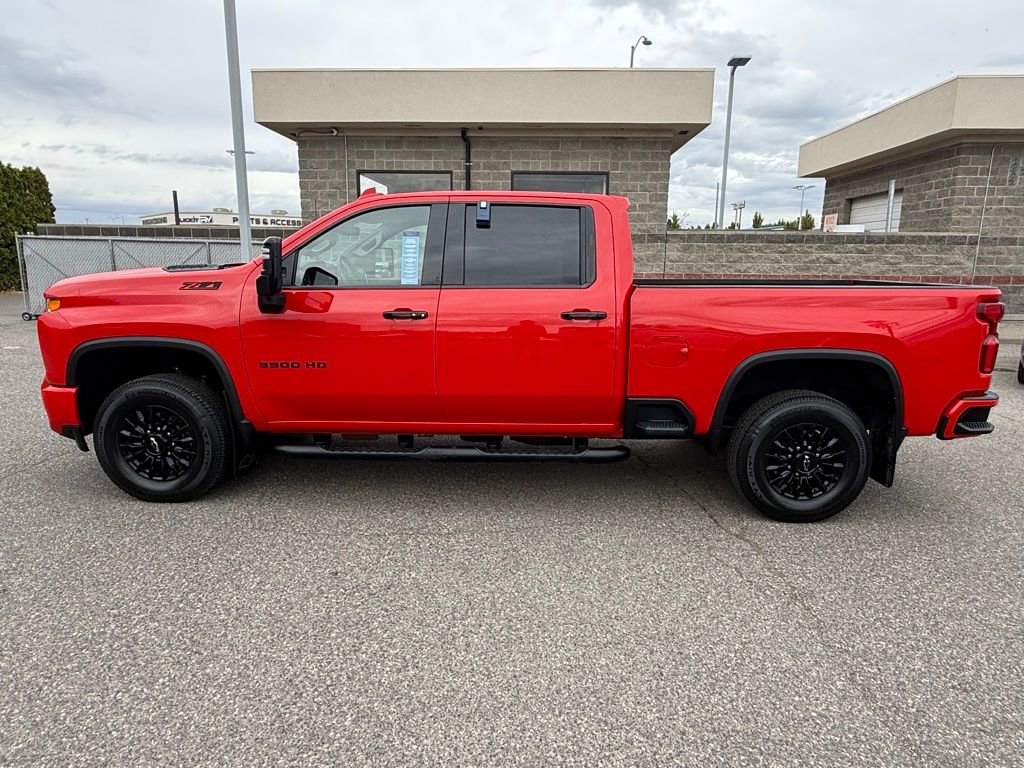 2022 Chevrolet Silverado 3500HD LTZ photo 2