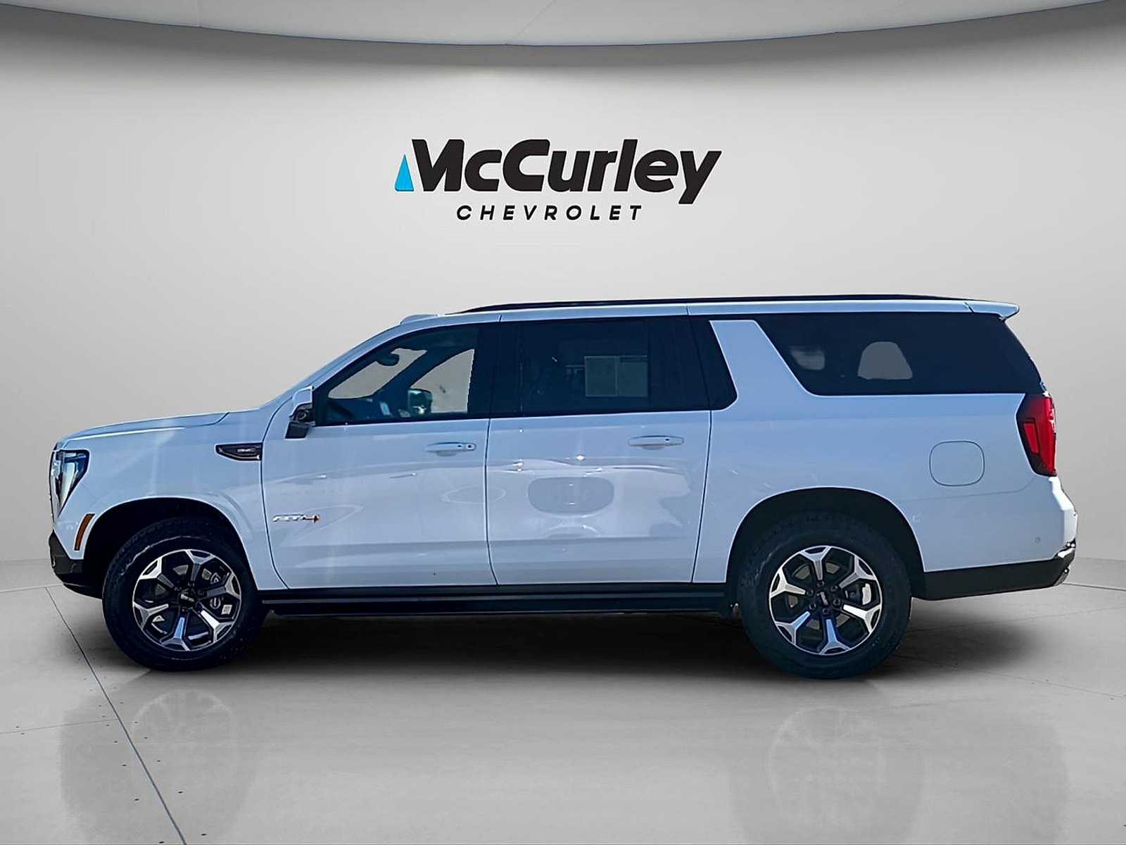 2025 GMC Yukon XL AT4 Ultimate - Photo 4