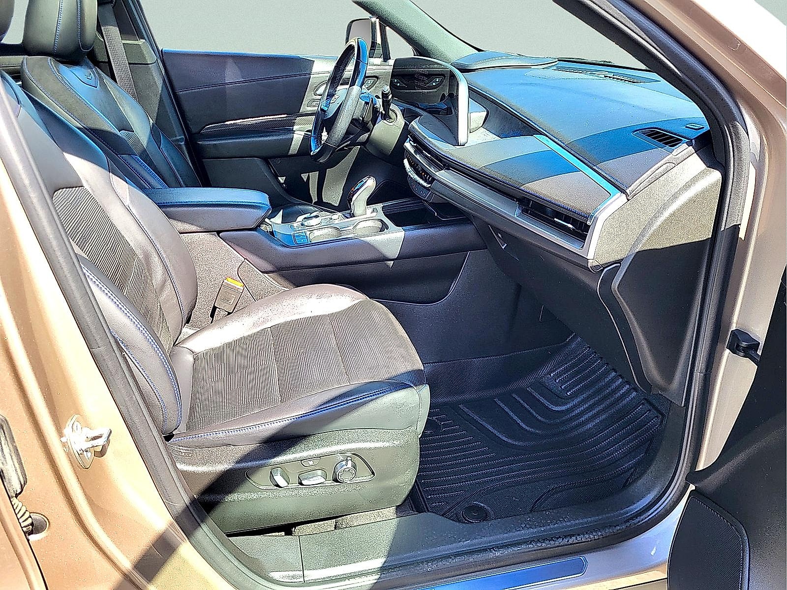 2024 Cadillac XT4 Sport - Photo 11