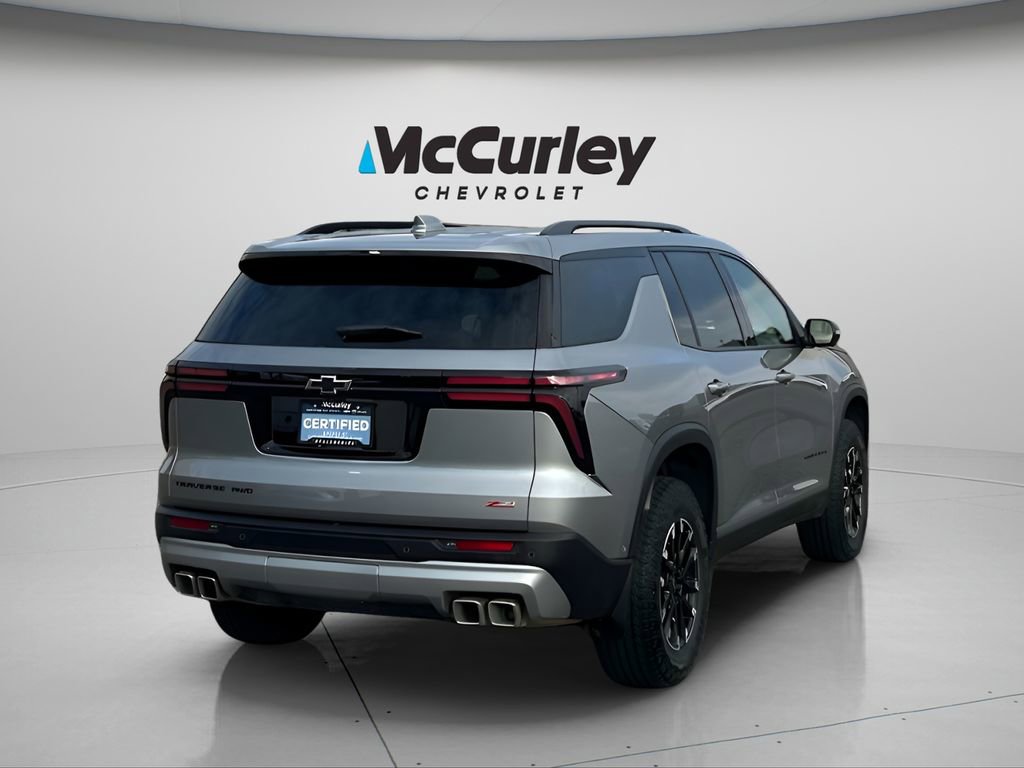 2025 Chevrolet Traverse Z71 photo 3