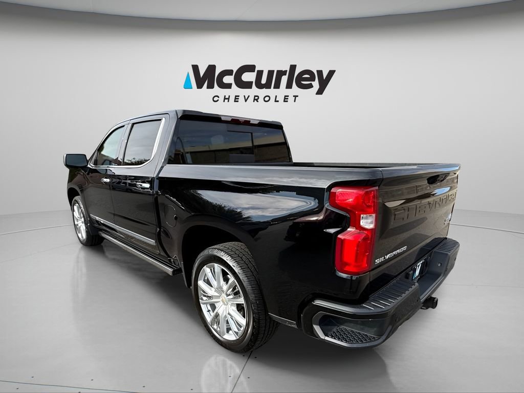 2022 Chevrolet Silverado 1500 High Country photo 2