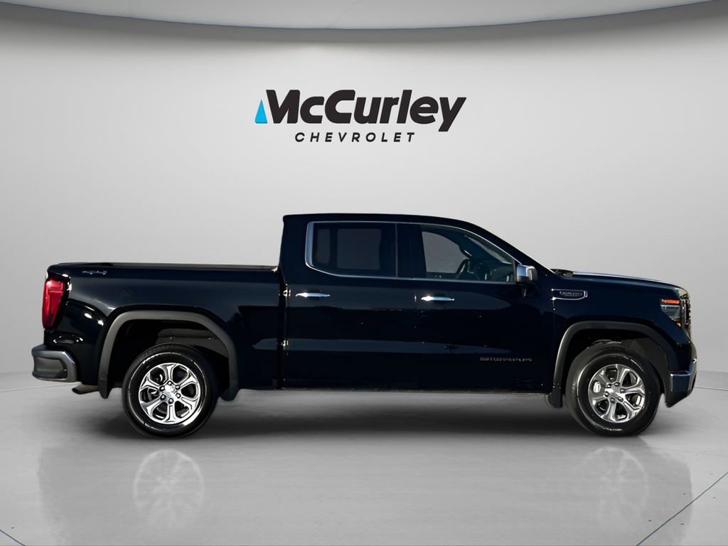 2024 GMC Sierra 1500 SLT's photo