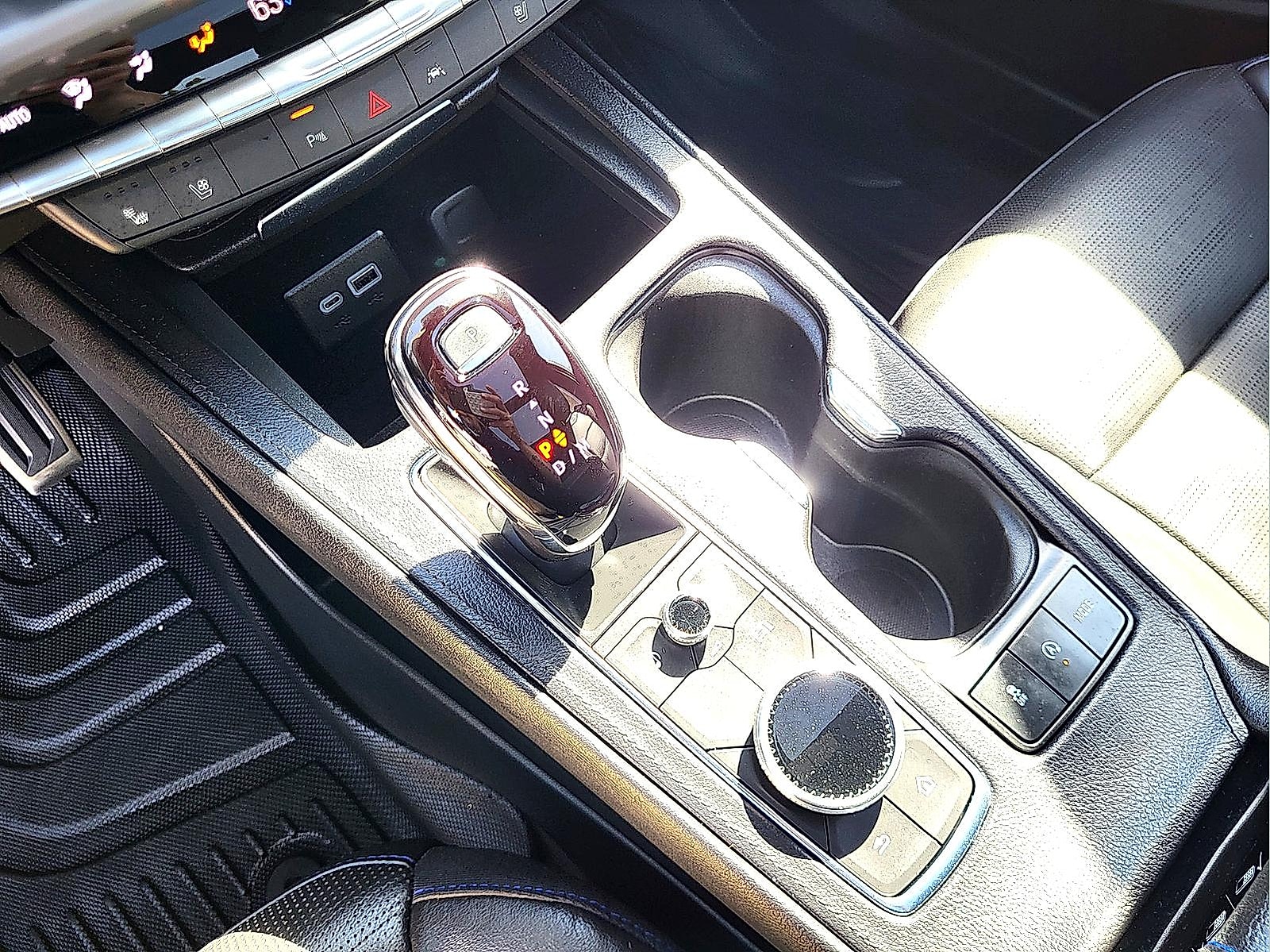 2024 Cadillac XT4 Sport - Photo 25
